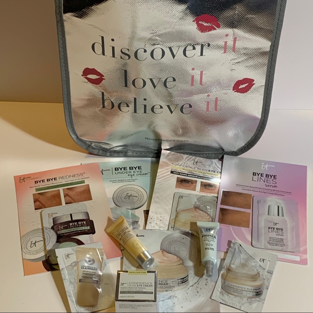 It Cosmetics Sampler Bag